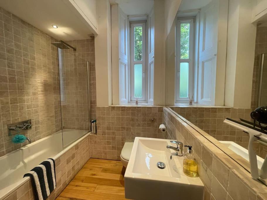 Appartamento Stunning West End Flat! Glasgow Esterno foto