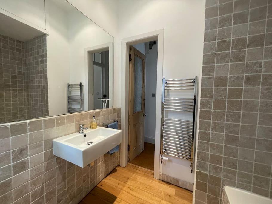 Appartamento Stunning West End Flat! Glasgow Esterno foto