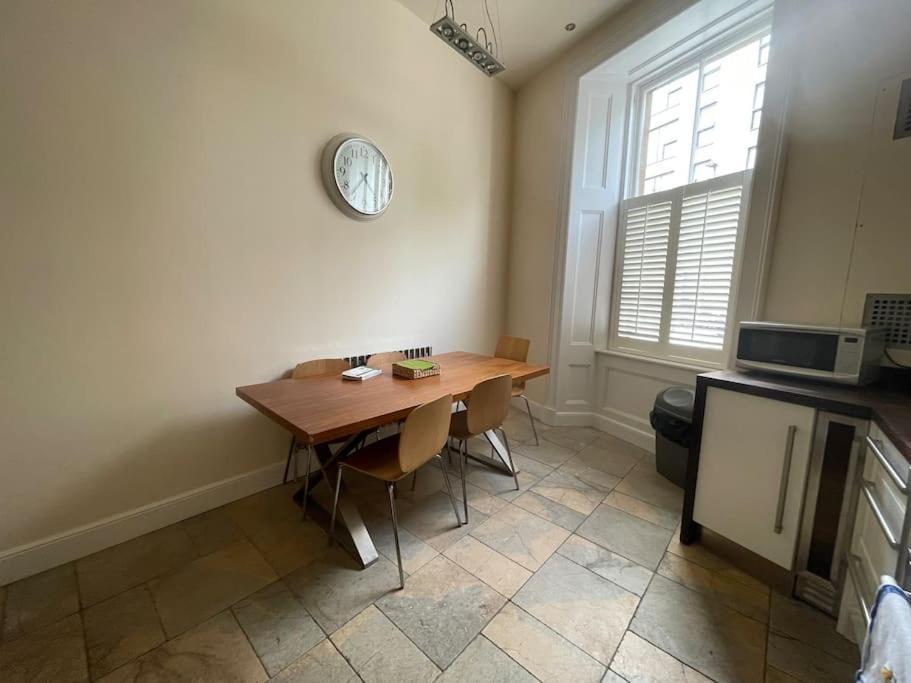 Appartamento Stunning West End Flat! Glasgow Esterno foto